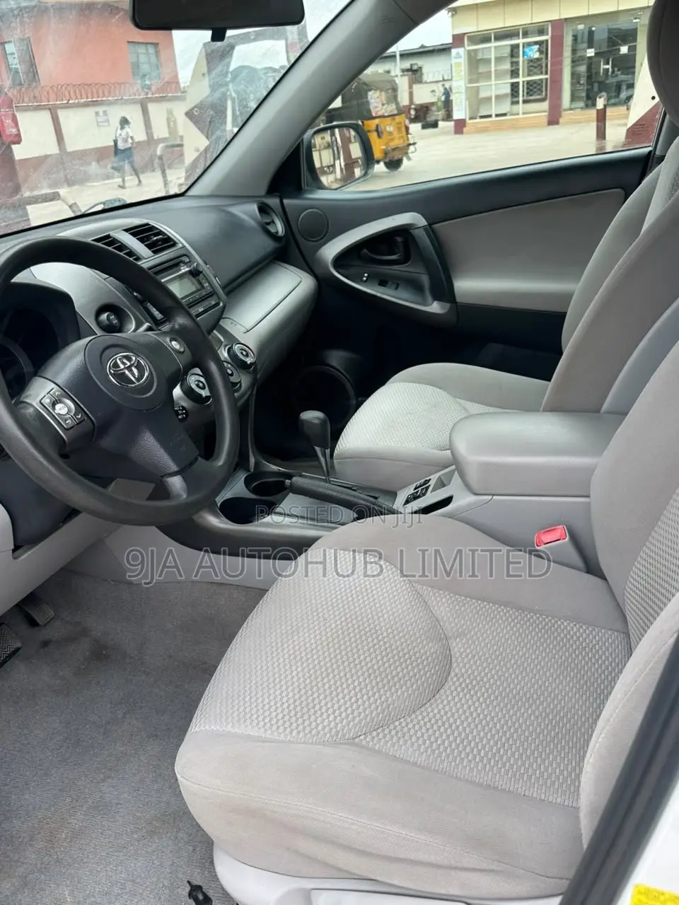 Toyota RAV4 2.5 2012 White