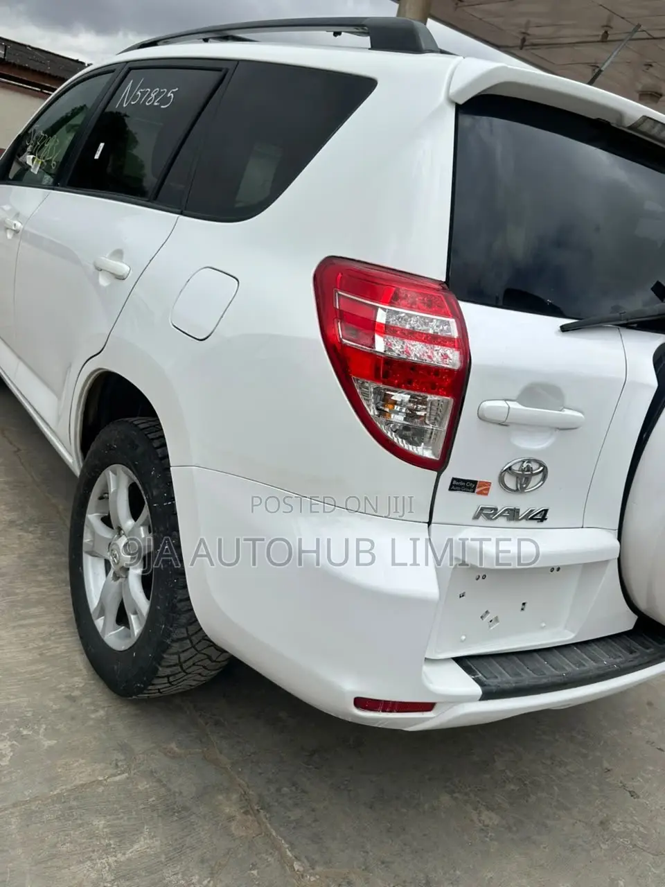 Toyota RAV4 2.5 2012 White