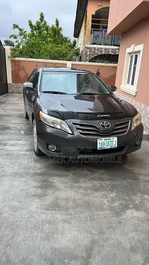 Toyota Camry LE 4dr Sedan (2.5L 4cyl 6AM) 2010 Gray