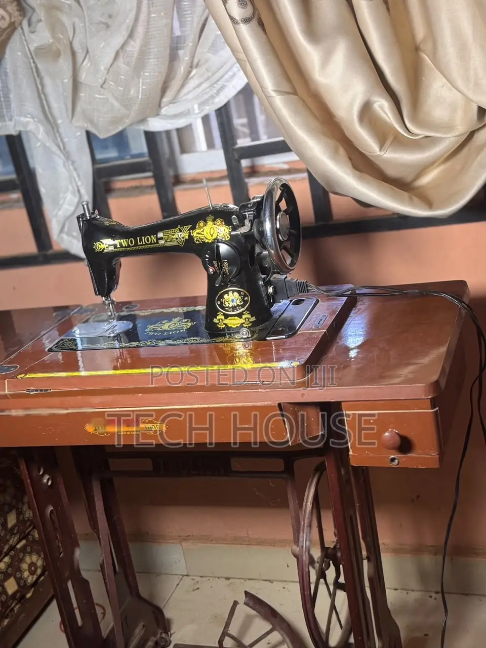 Excellent Two Lion Sewing Machine