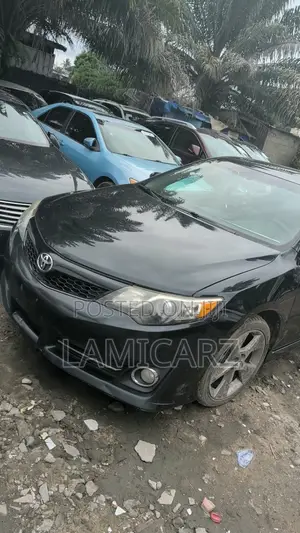 Toyota Camry SE 4dr Sedan (2.5L 4cyl 6A) 2013 Black