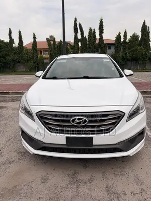 Hyundai Sonata Sport 4dr Sedan (2.4L 4cyl 6A) 2015 White