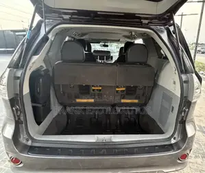 Toyota Sienna SE 8 Passenger 2012 Gray