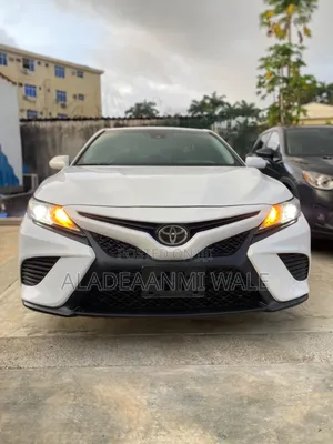 Toyota Camry SE FWD 2020 White