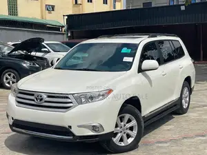 Toyota Highlander SE 2012 White