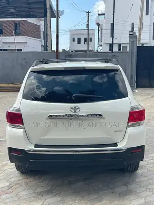 Toyota Highlander SE 2012 White