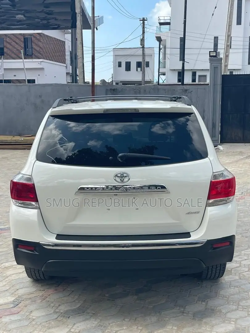 Toyota Highlander SE 2012 White
