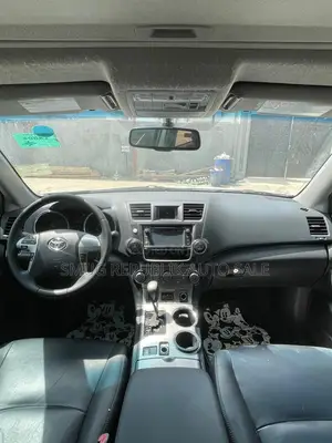 Toyota Highlander SE 2012 White