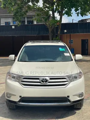 Toyota Highlander SE 2012 White
