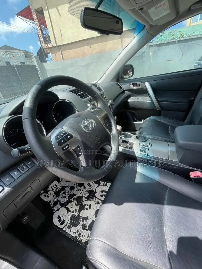 Toyota Highlander SE 2012 White
