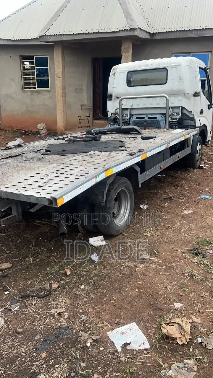 Toyota Dyna 2013 White