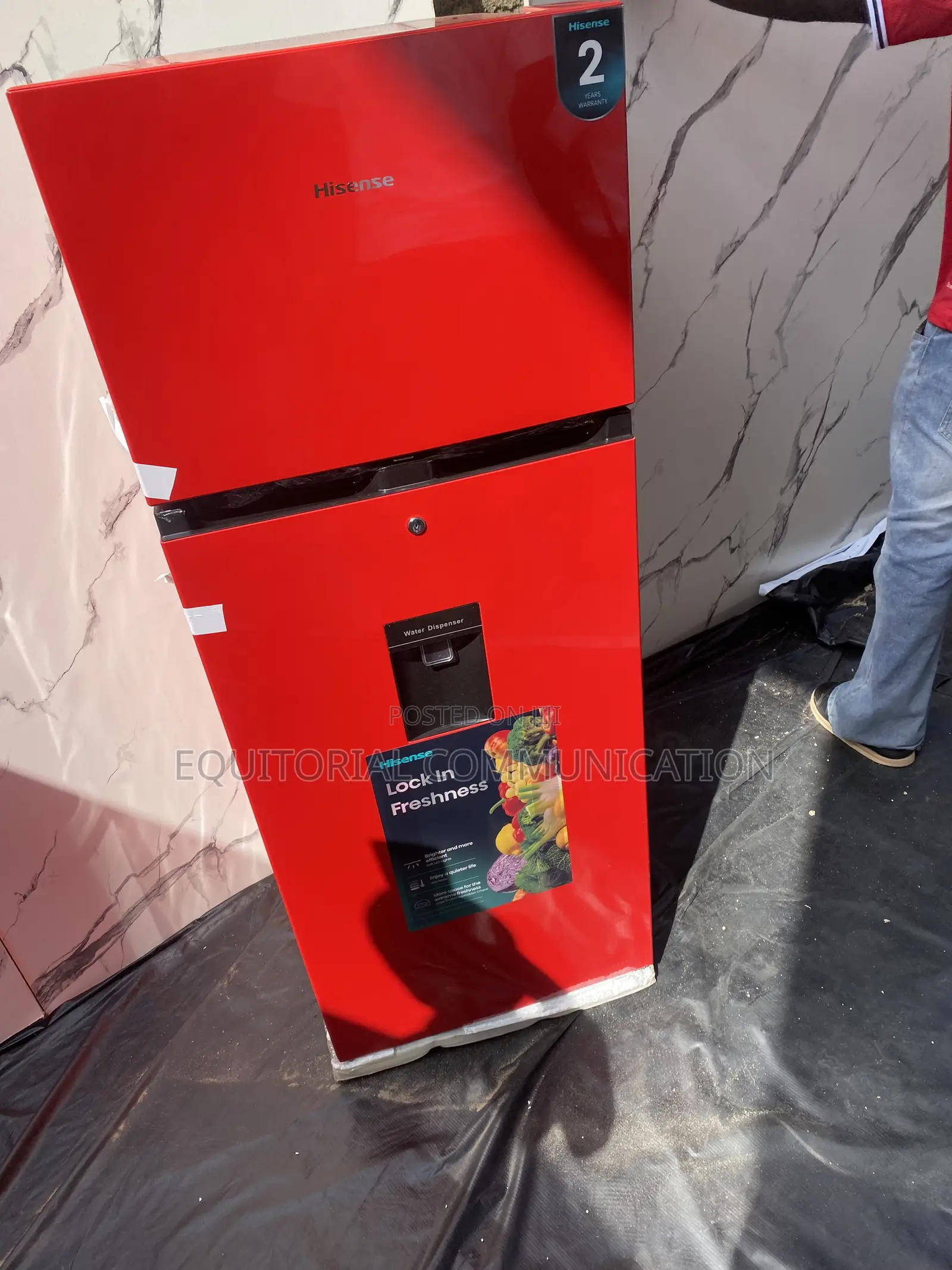 Hisense 204L Top Freezer Fridge With Drinking Water AccessREF205DRB