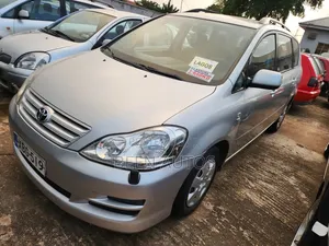 Toyota Avensis Verso 2.0 Petrol 2008 Silver