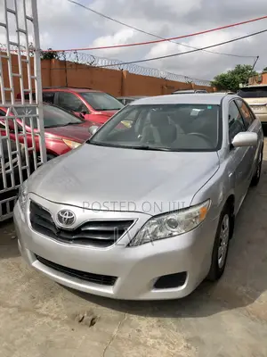 Toyota Camry LE 4dr Sedan (2.5L 4cyl 6AM) 2010 Silver