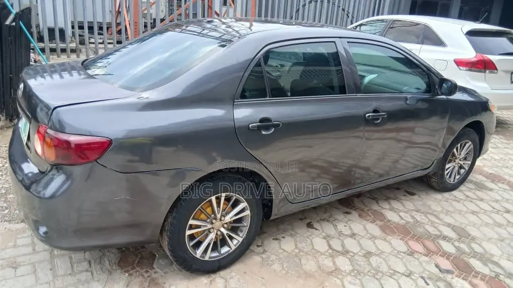 Toyota Corolla 2009 Gray