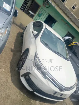 Toyota Corolla 2018 White