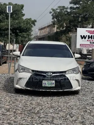 Toyota Camry LE 4dr Sedan (2.5L 4cyl 6A) 2015 White