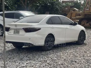 Toyota Camry LE 4dr Sedan (2.5L 4cyl 6A) 2015 White