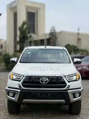 New Toyota Hilux SR5+ 2026 White