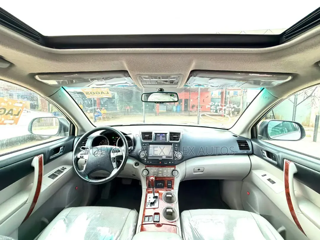 Toyota Highlander 2012 Silver