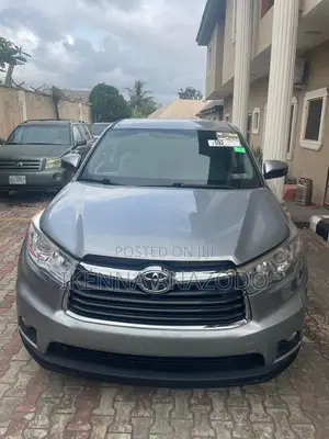 Toyota Highlander LE Plus 4dr SUV (3.5L 6cyl 6A) 2015 Gray