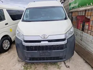 Toyota HiAce 2023 White