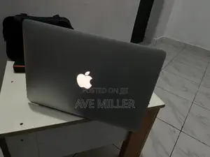Laptop Apple MacBook Pro 2015 8GB Intel Core i5 SSD 128GB