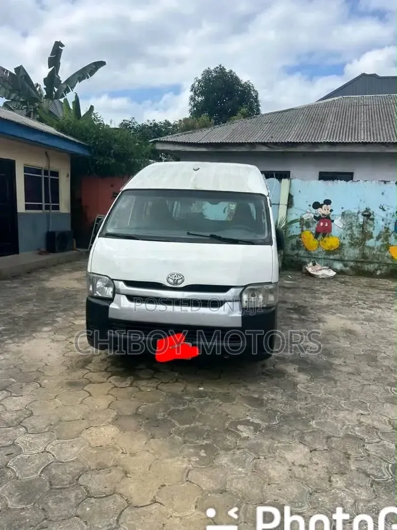 Toyota HiAce 2014 White