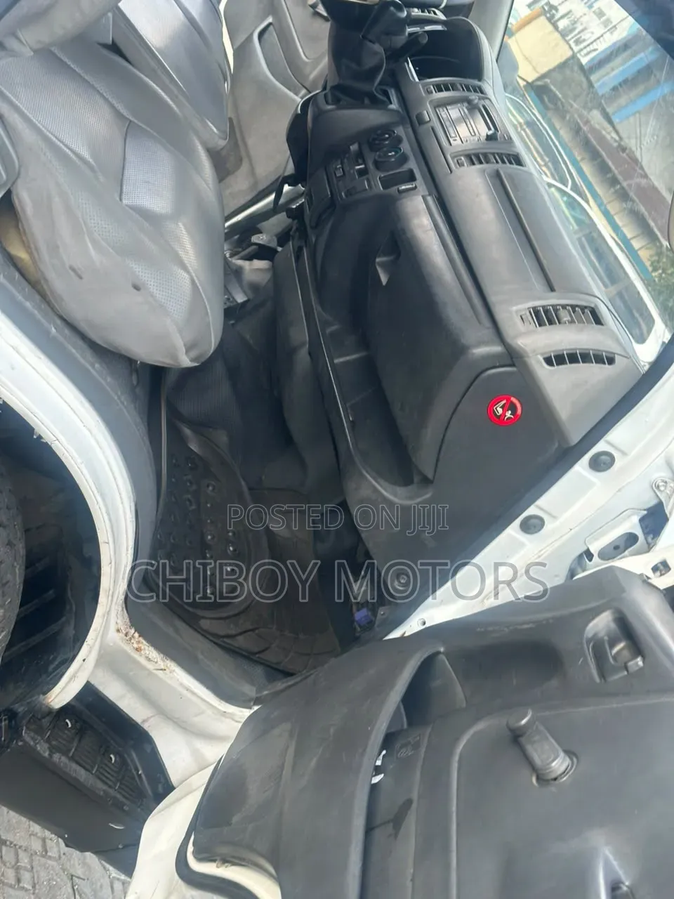 Toyota HiAce 2014 White