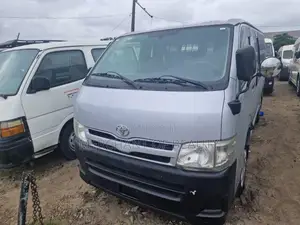 Toyota HiAce 2012 Silver