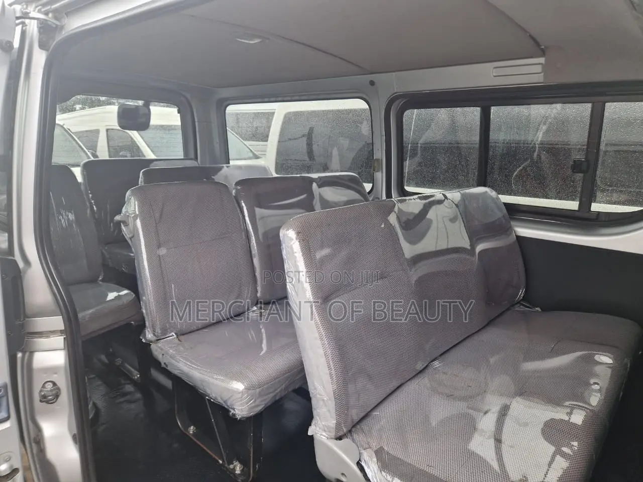 Toyota HiAce 2012 Silver