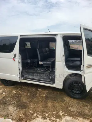 Toyota HiAce 2006 White