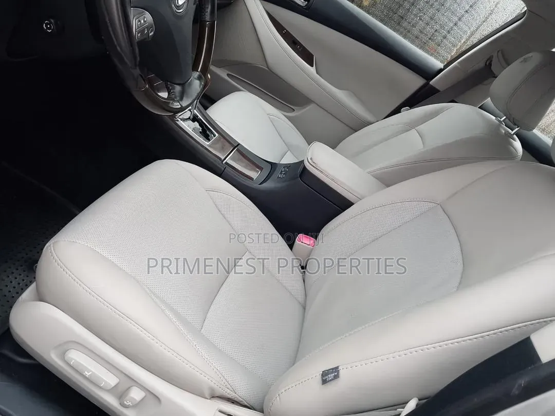 Lexus ES 2012 White