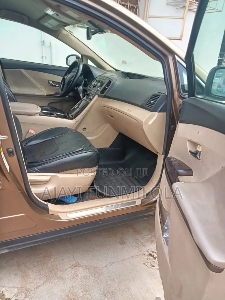 Toyota Venza 2010 Brown