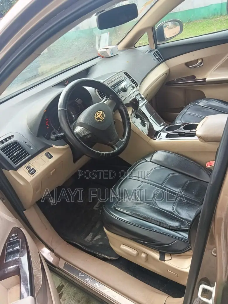 Toyota Venza 2010 Brown