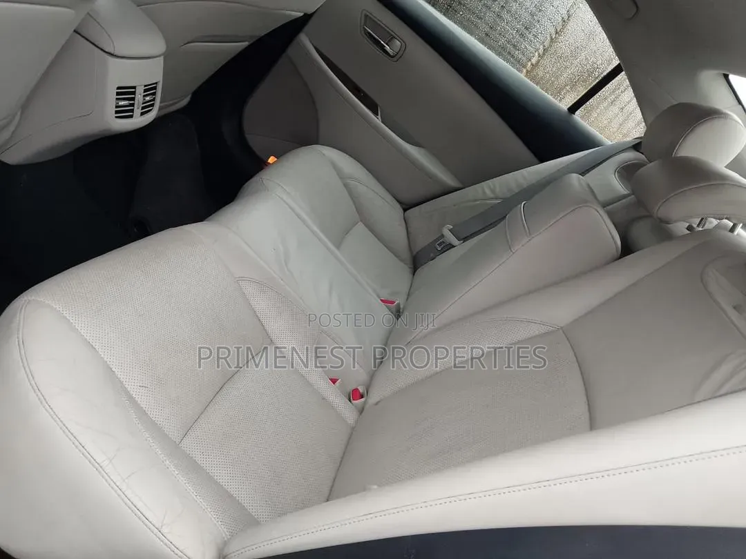 Lexus ES 2012 White