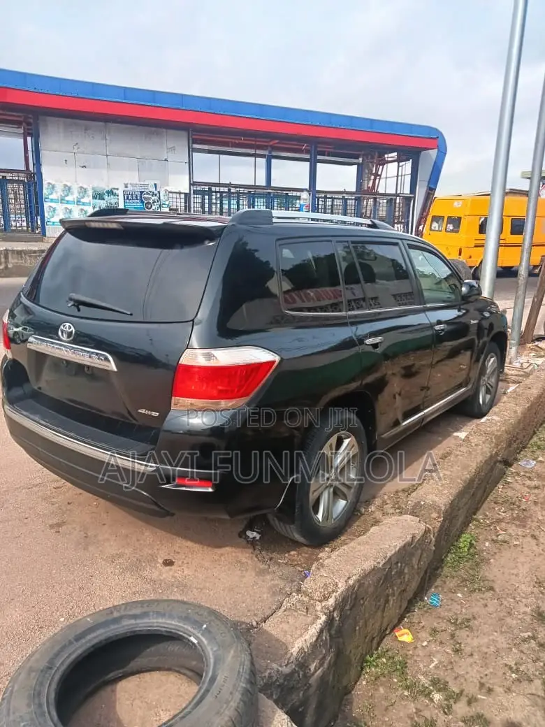 Toyota Highlander 2011 Black