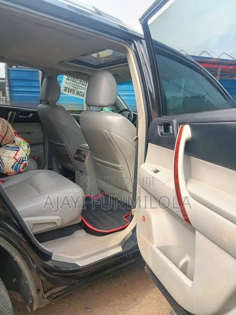 Toyota Highlander 2011 Black