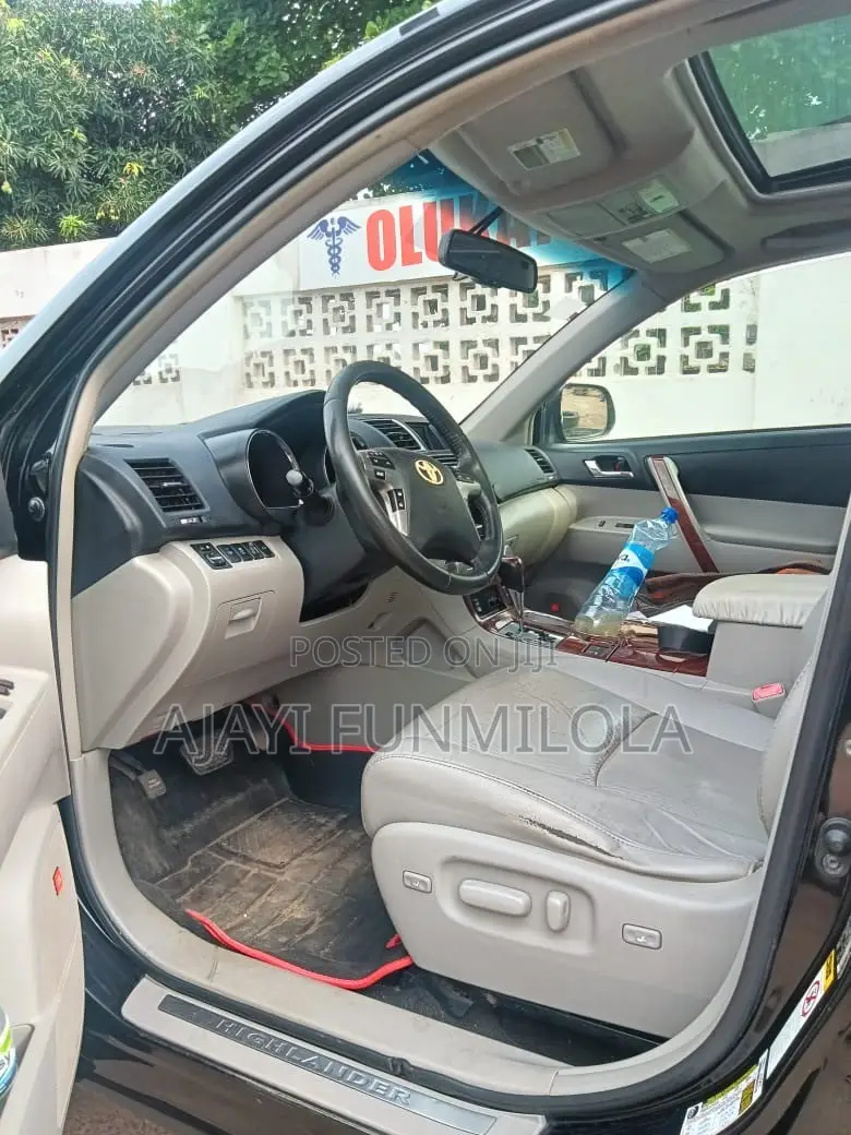 Toyota Highlander 2011 Black