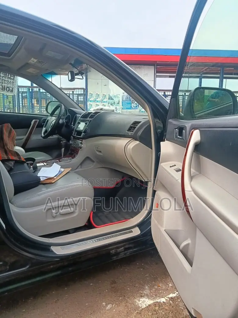 Toyota Highlander 2011 Black