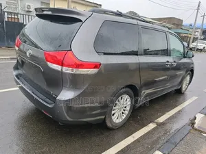 Toyota Sienna 2015 Gray