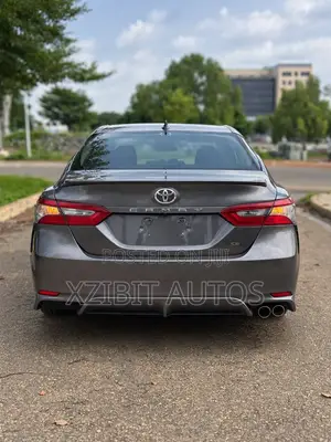 Toyota Camry SE 2021 Burgundy