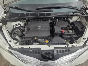 Toyota Sienna Limited AWD 7-Passenger 2013 White