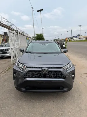 Toyota RAV4 XLE 2021 Gray