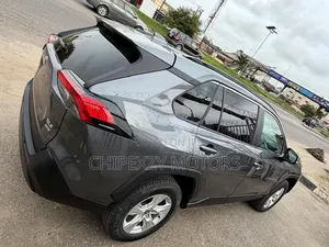 Toyota RAV4 XLE 2021 Gray