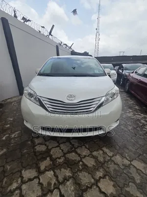 Toyota Sienna Limited AWD 7-Passenger 2013 White