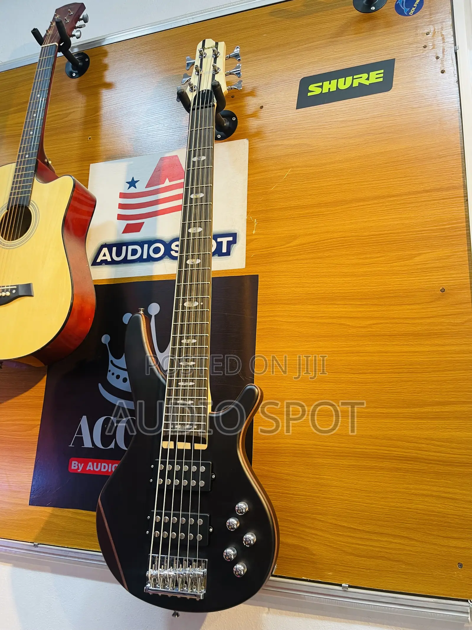 IBANEZ Active 6-String Electric Bass Guitar - Professional Series
