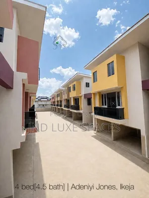 20bdrm Townhouse / Terrace in Awolowo Way for rent