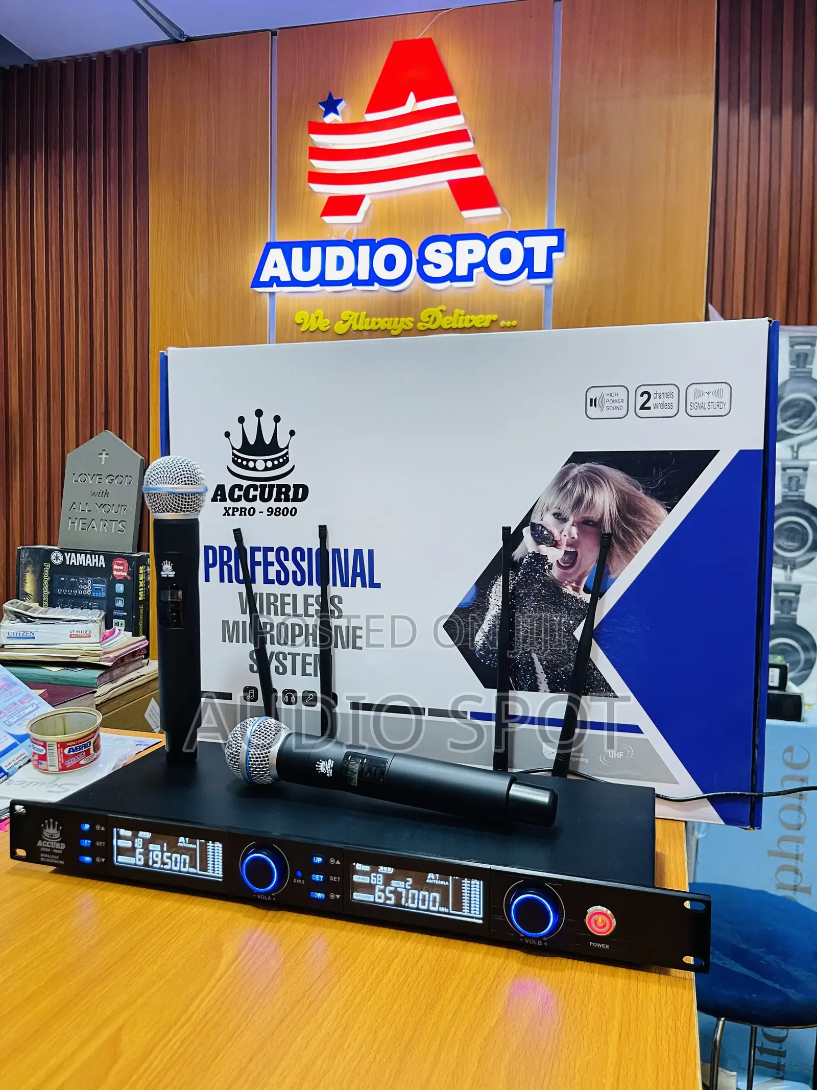 Accurd Xpro-9800 Professional Dual Handheld Digital Wireless Microphon