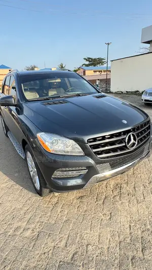 Mercedes-Benz M Class ML350 4dr SUV (3.5L 6cyl 7A) 2015 Black